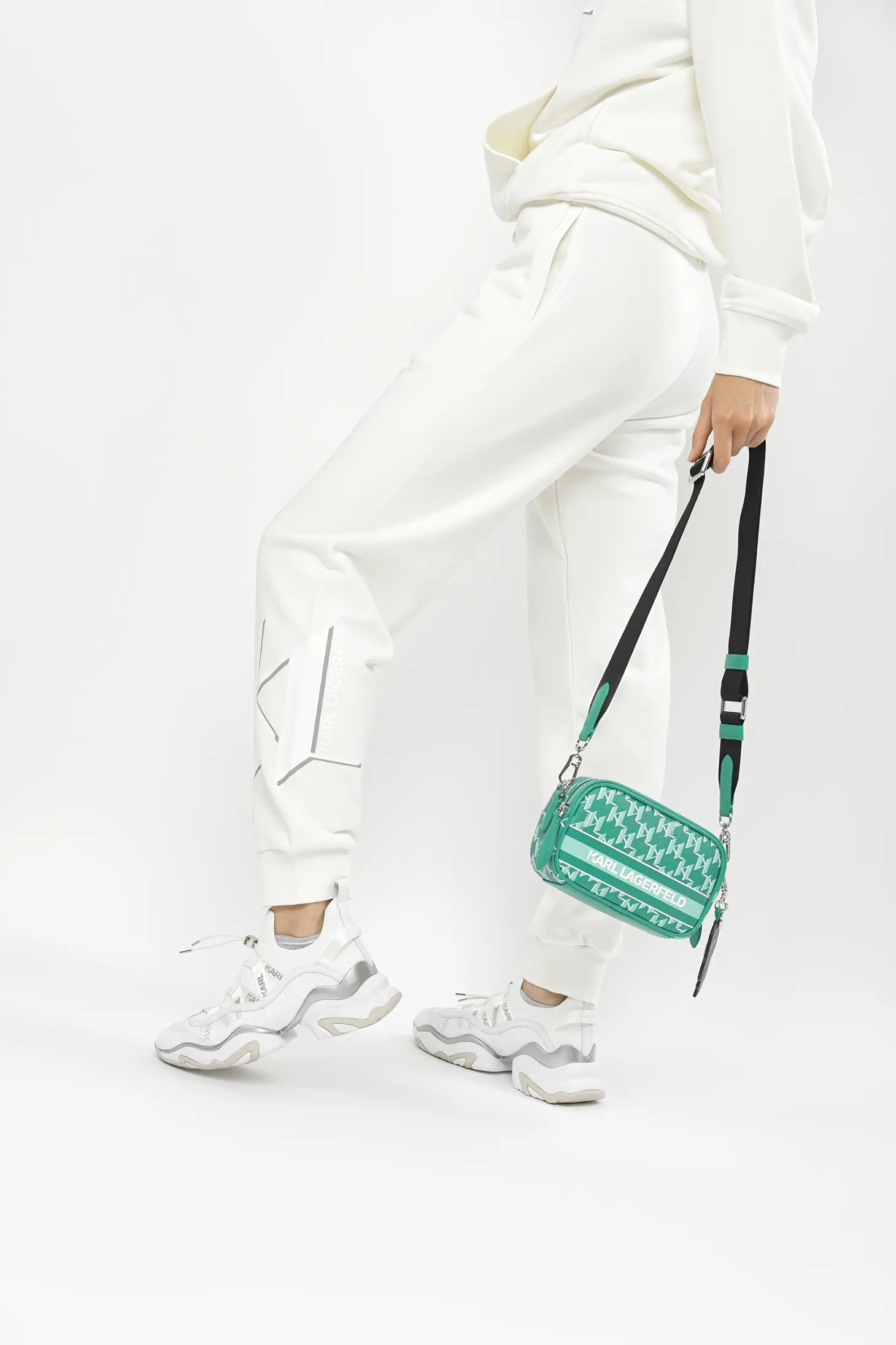 Брюки джоггеры женские