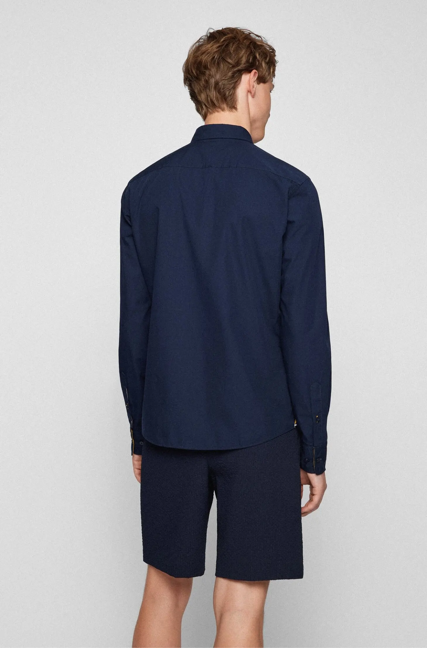 Рубашка приталенная мужская