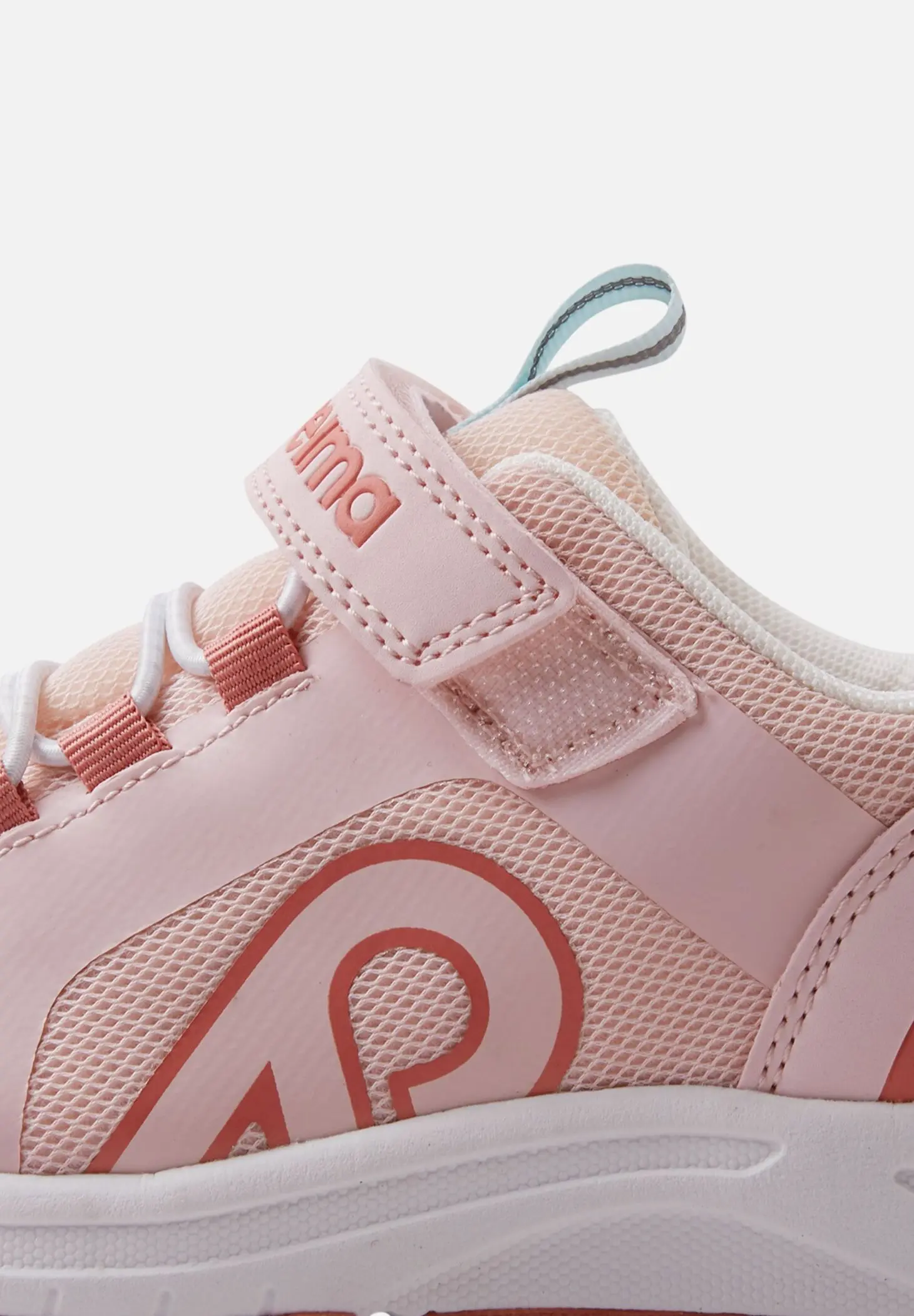 Кроссовки для девочек