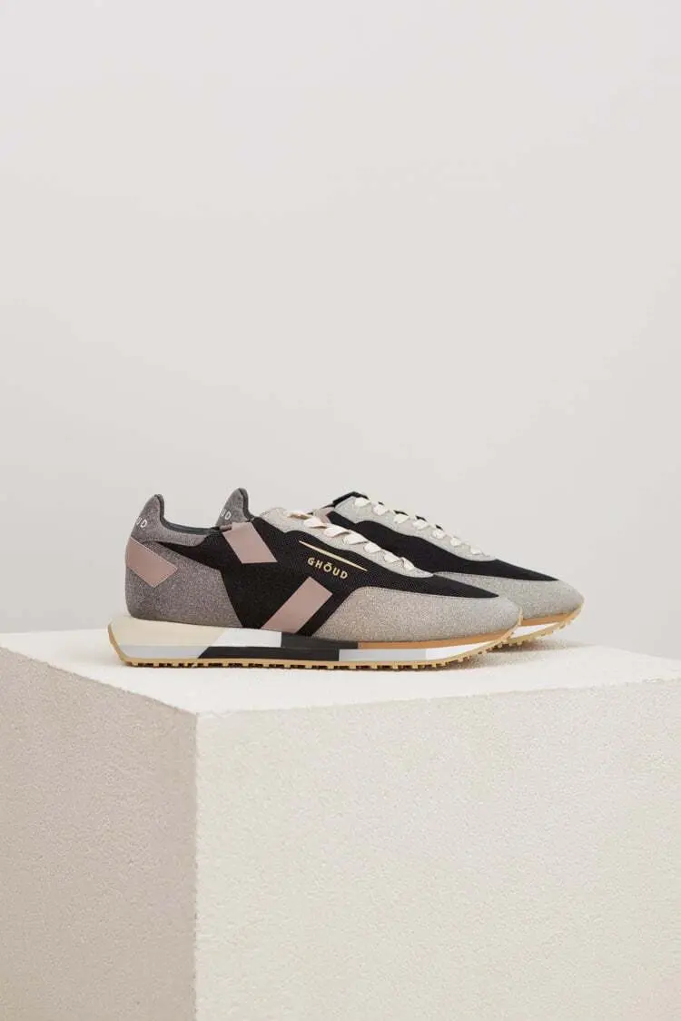 Кроссовки женские