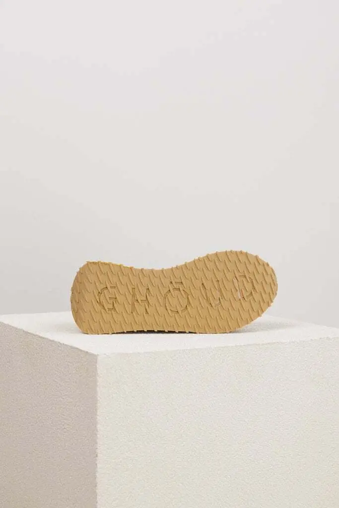 Кроссовки женские