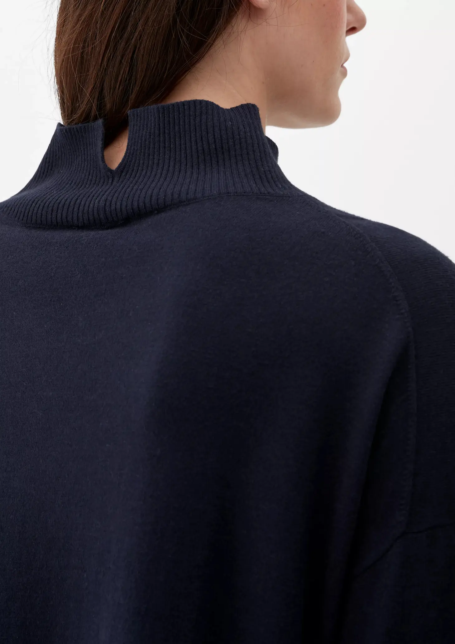 Свитер женский