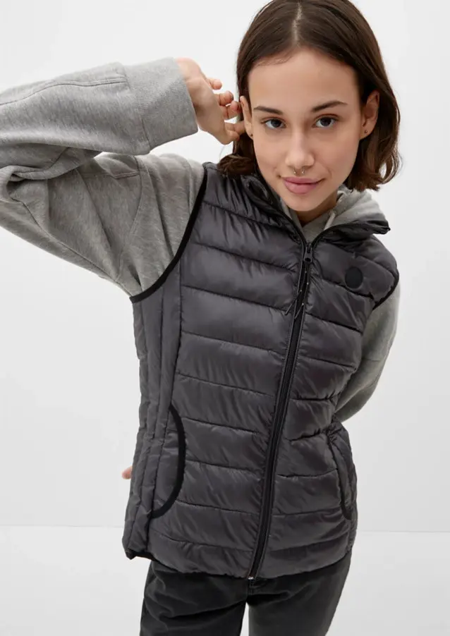 Жилет утепленный женский