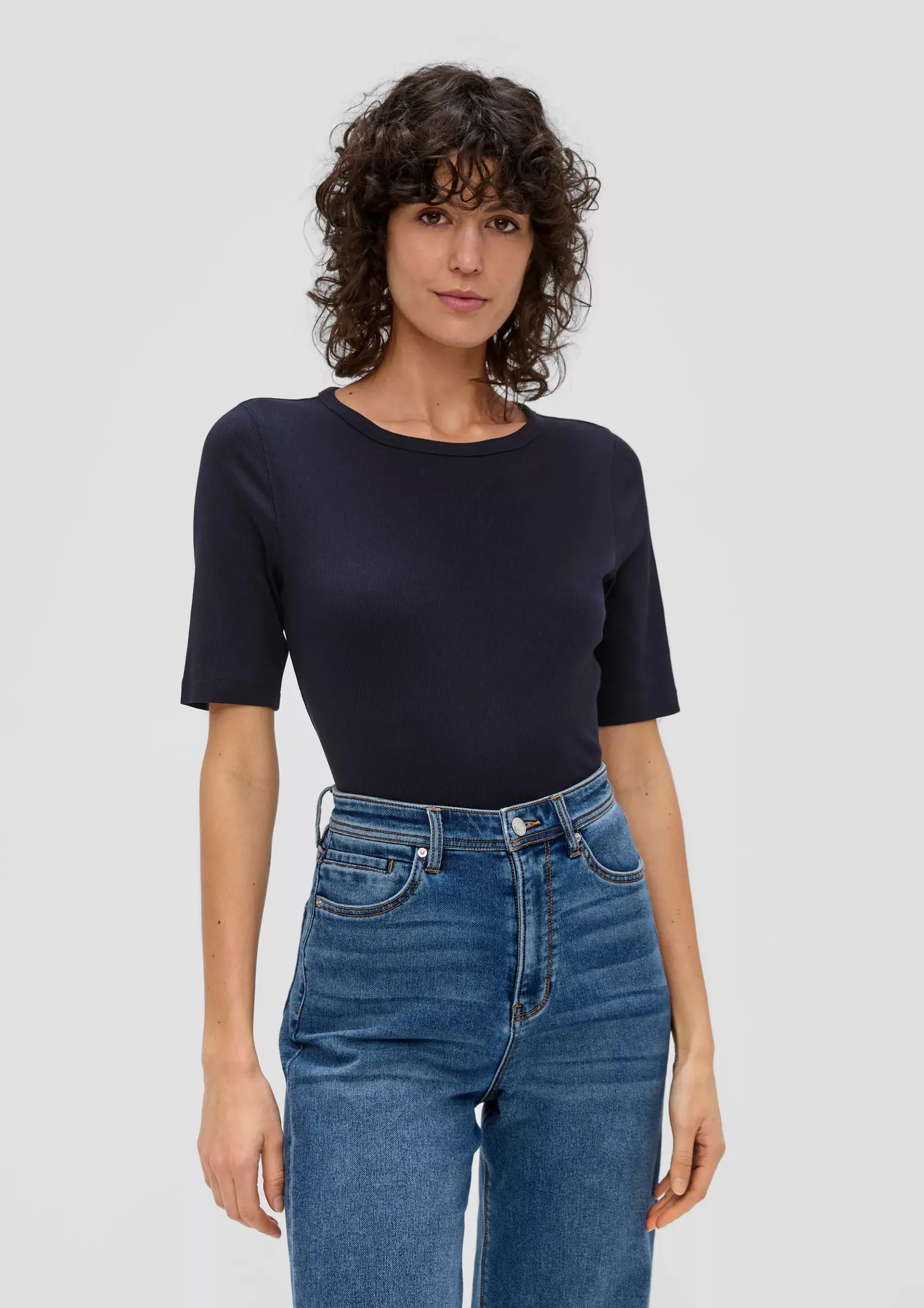 Футболка женская