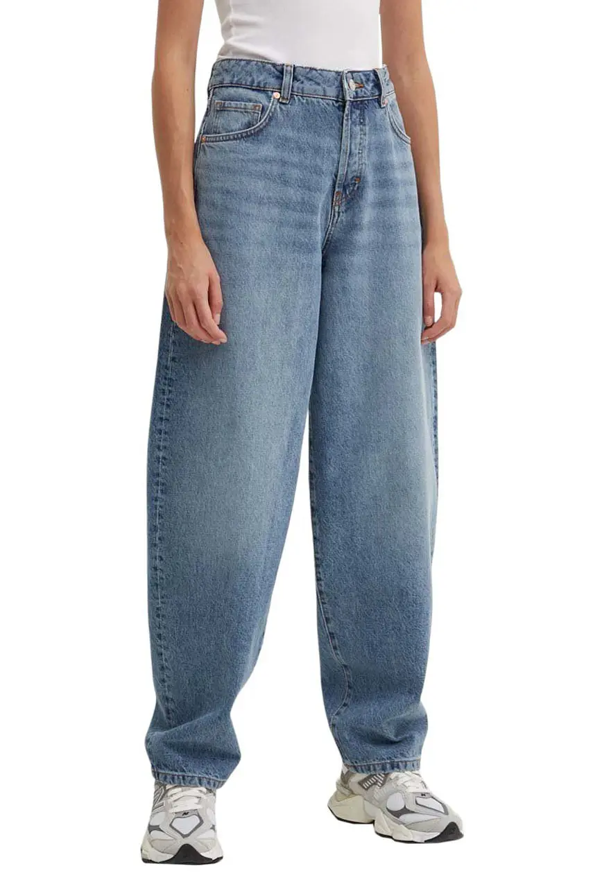 Джинсы широкие и клеш женские