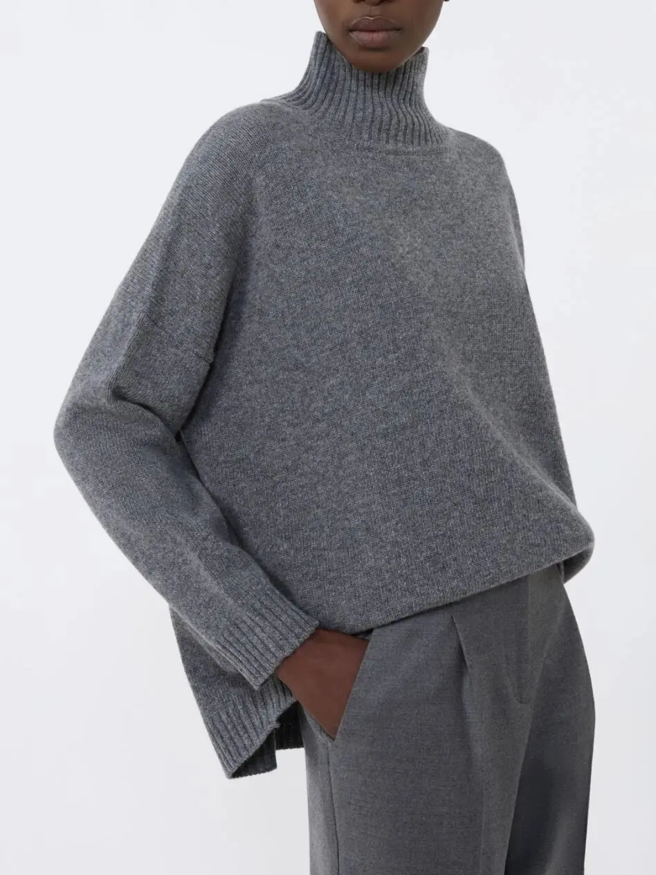 Свитер женский