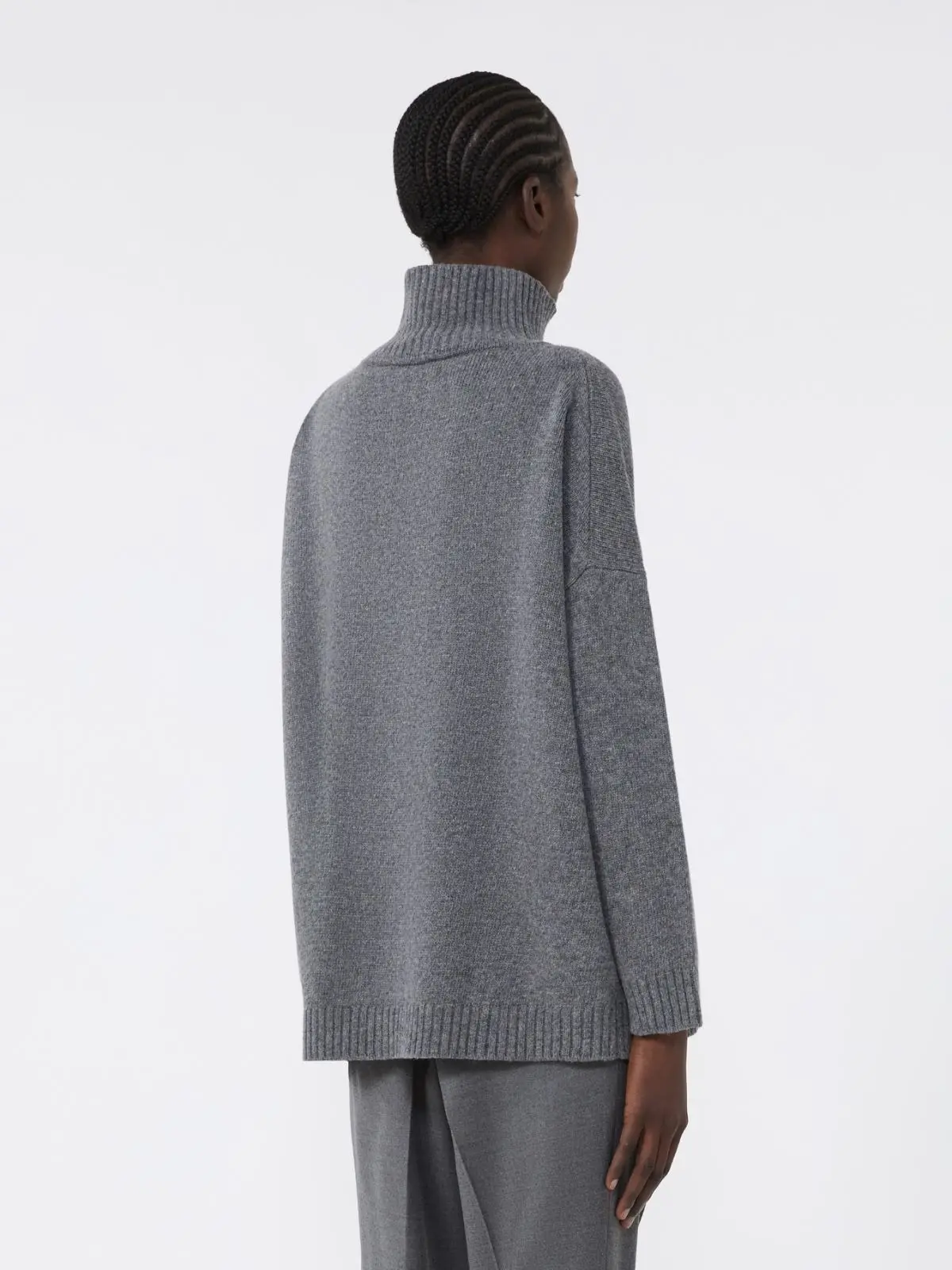 Свитер женский