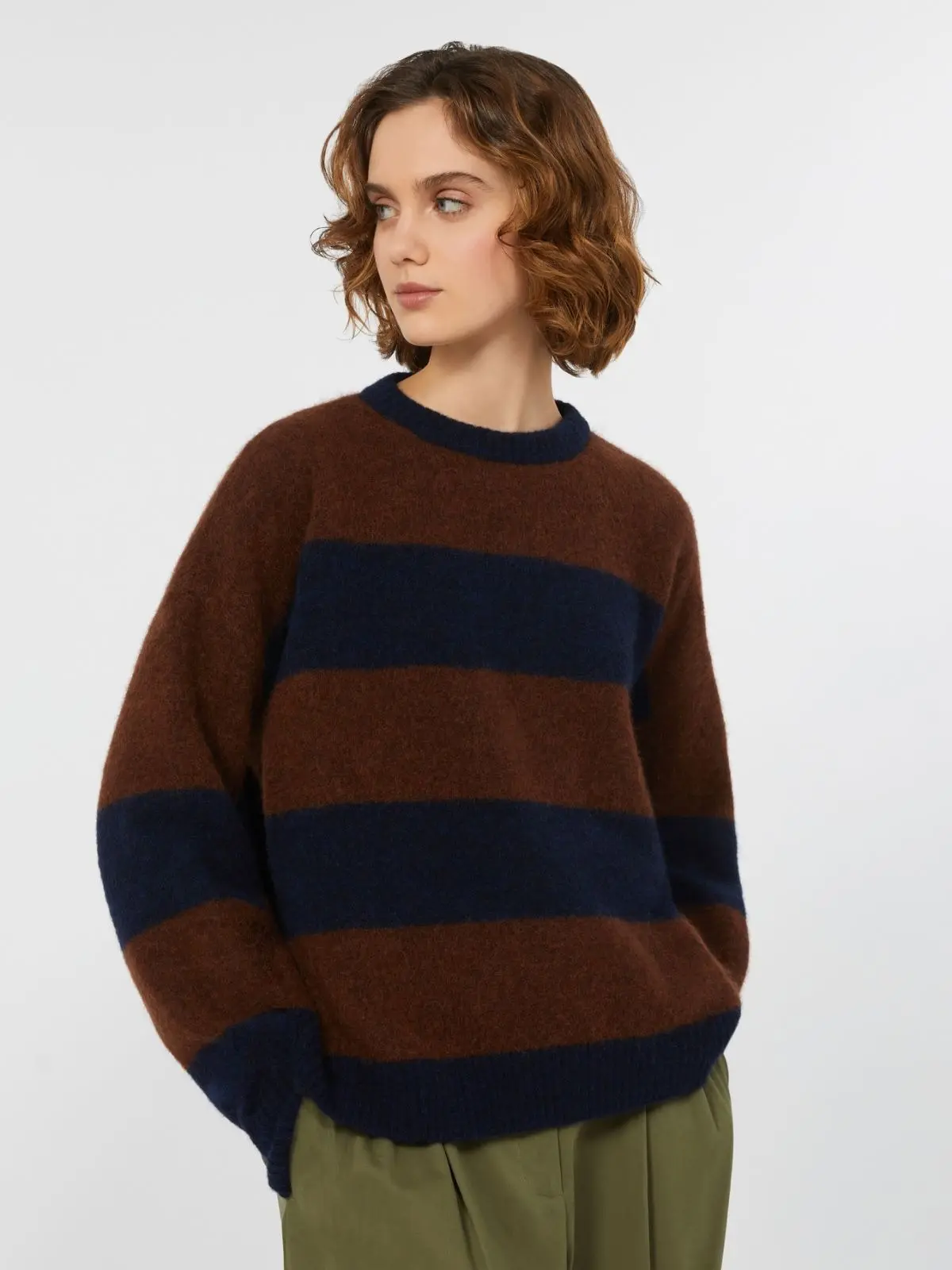 Свитер женский