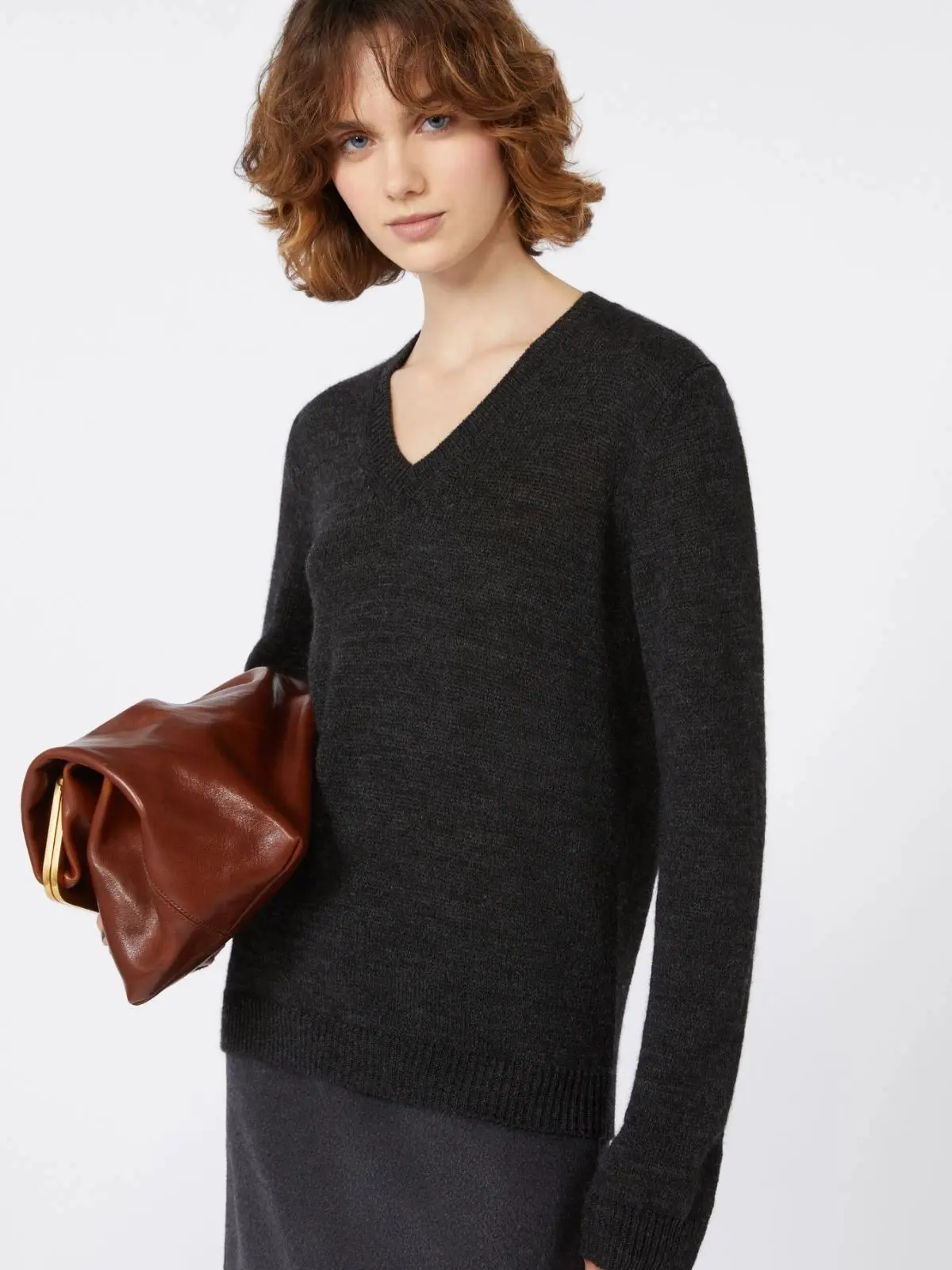 Свитер женский