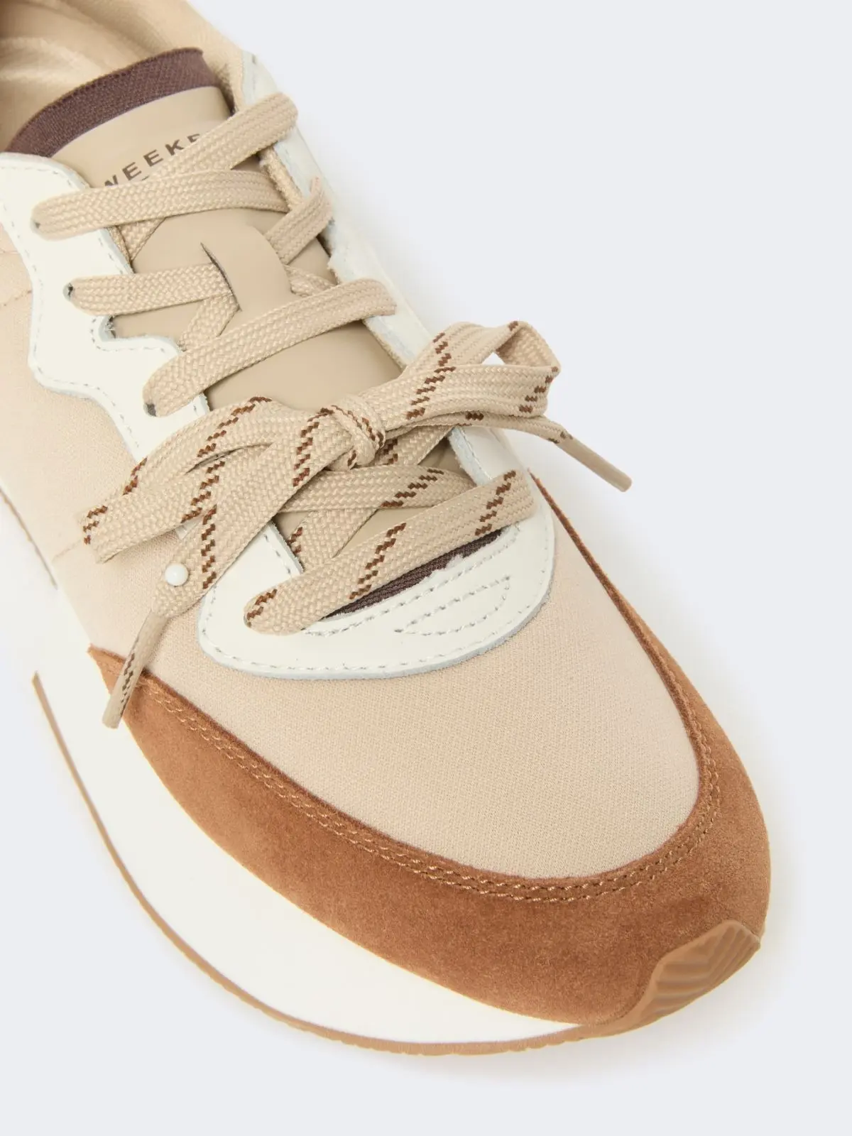 Кроссовки женские