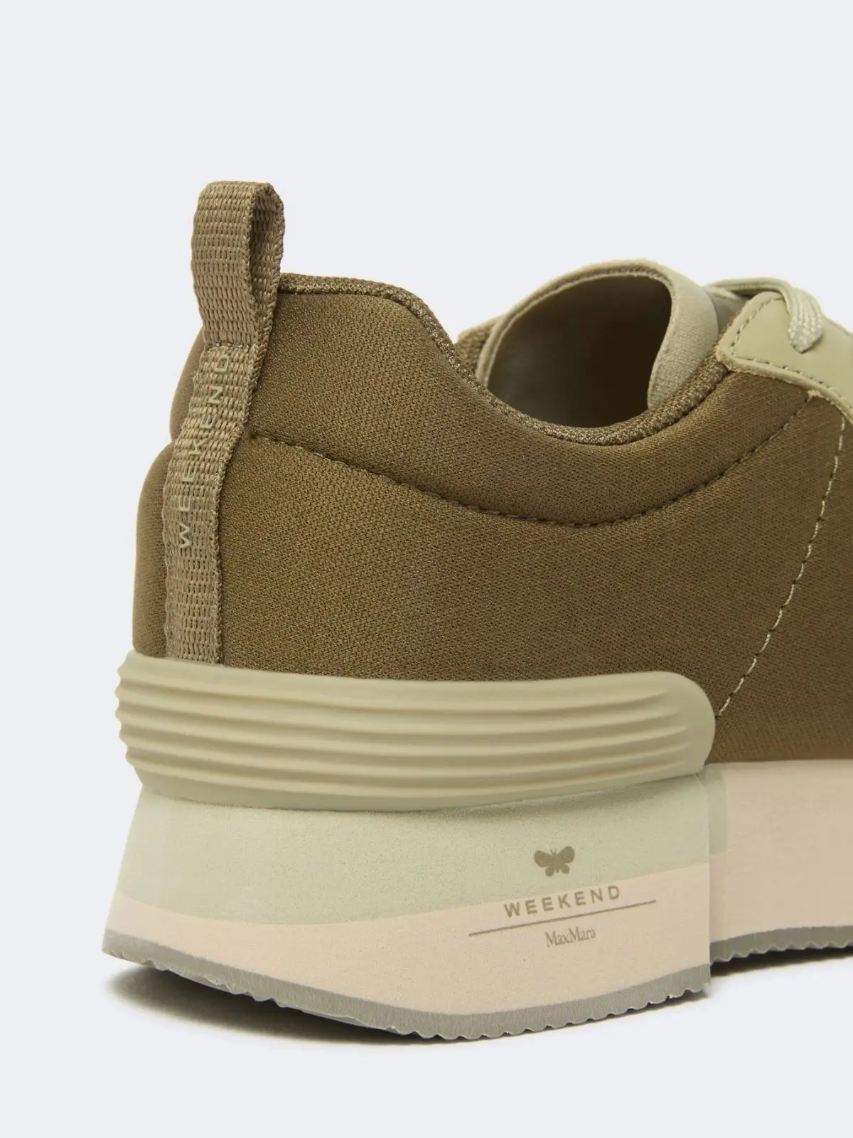 Кроссовки женские