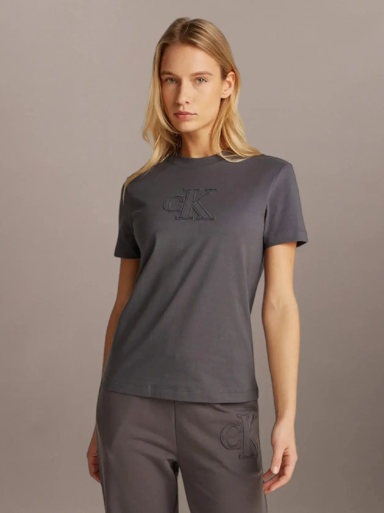 Футболка женская