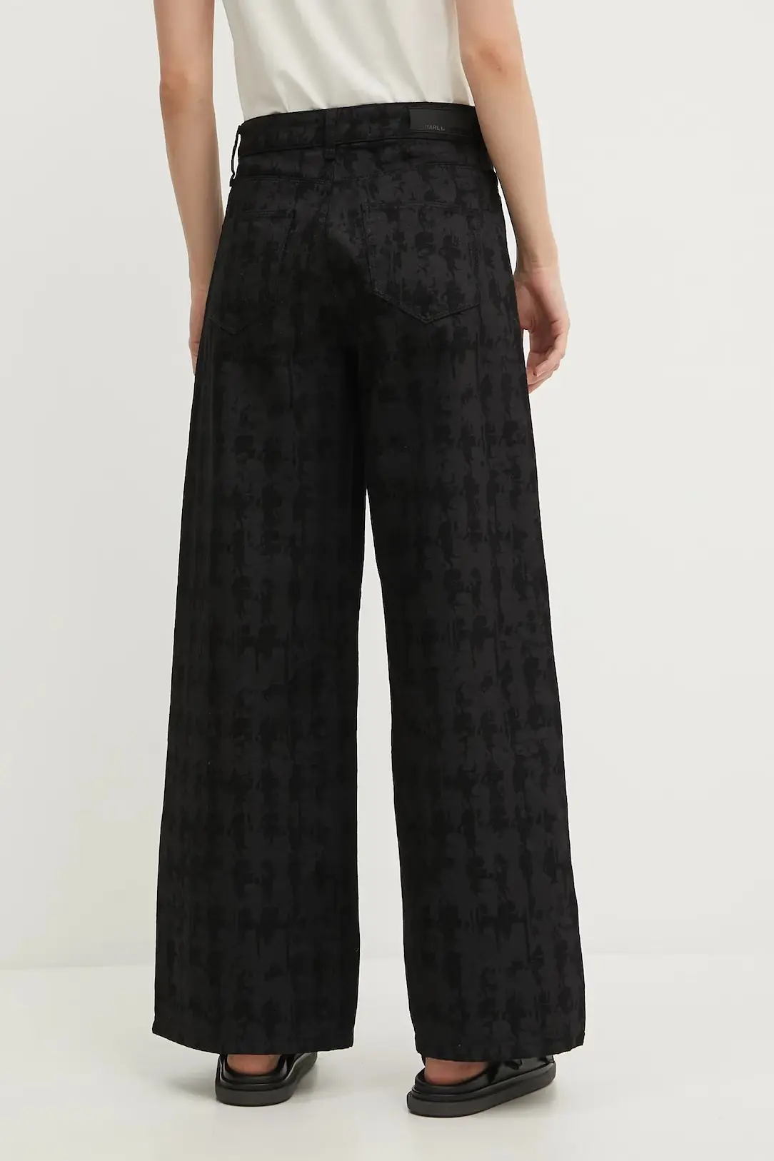 Джинсы широкие и клеш женские