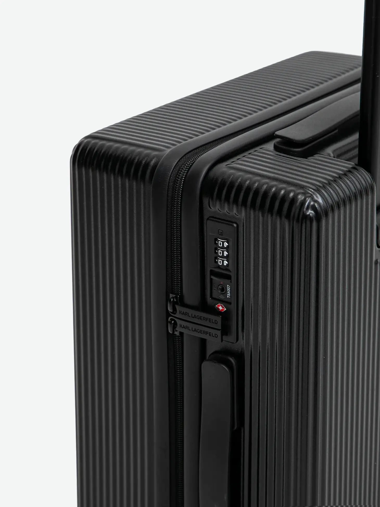 Чемодан женский