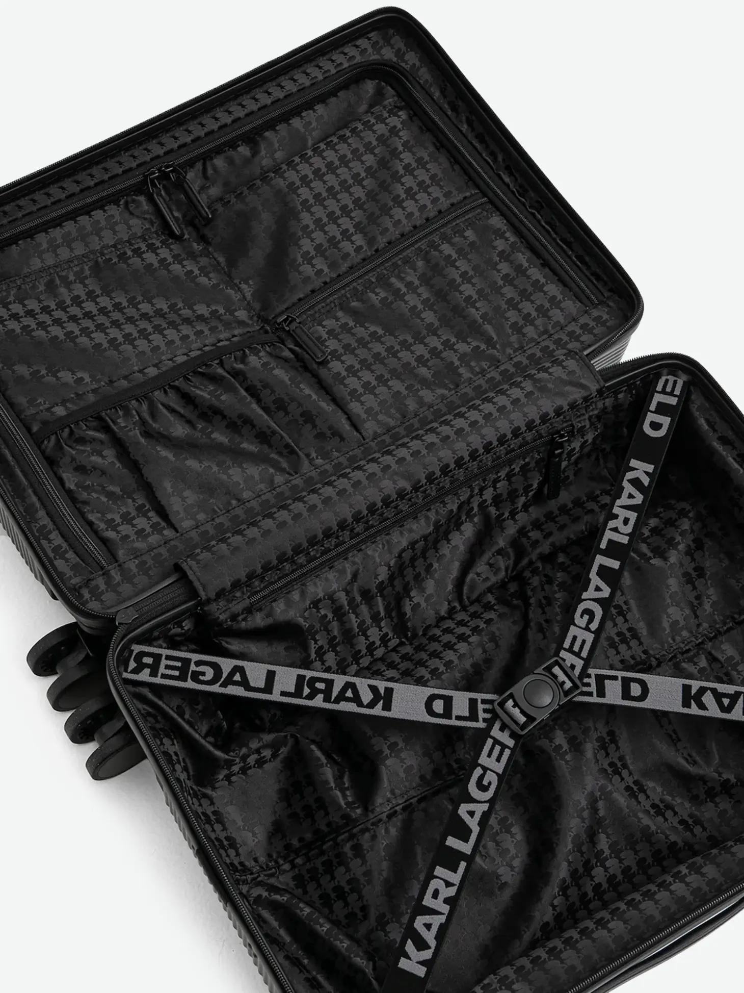 Чемодан женский