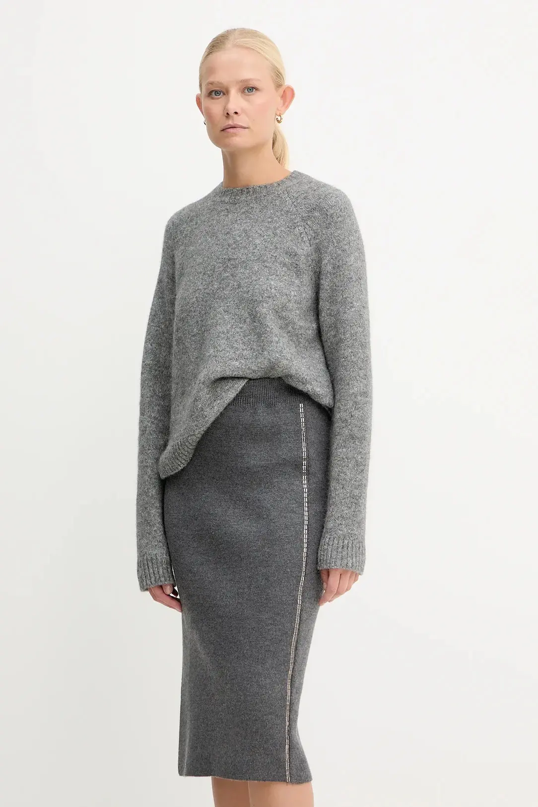 Свитер женский