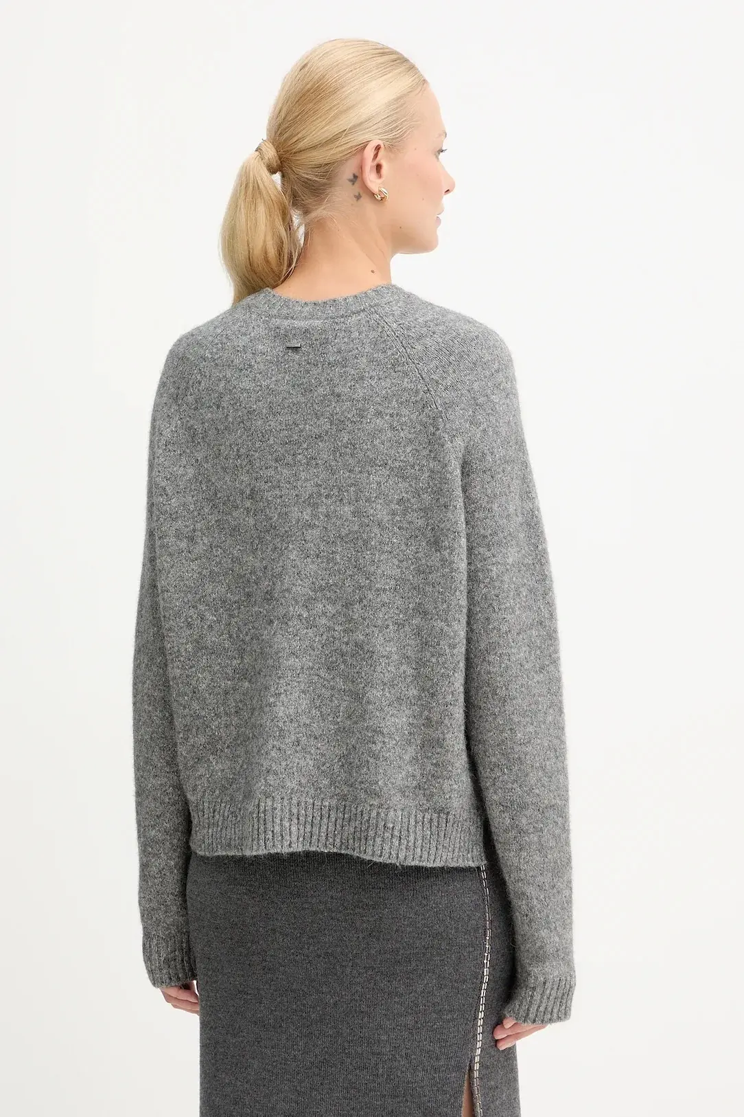 Свитер женский