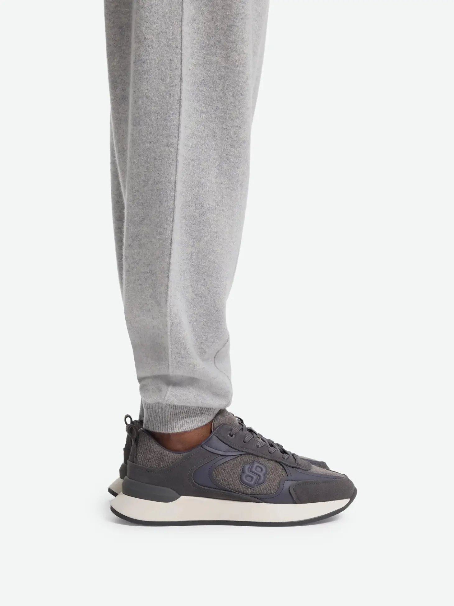 Кроссовки женские