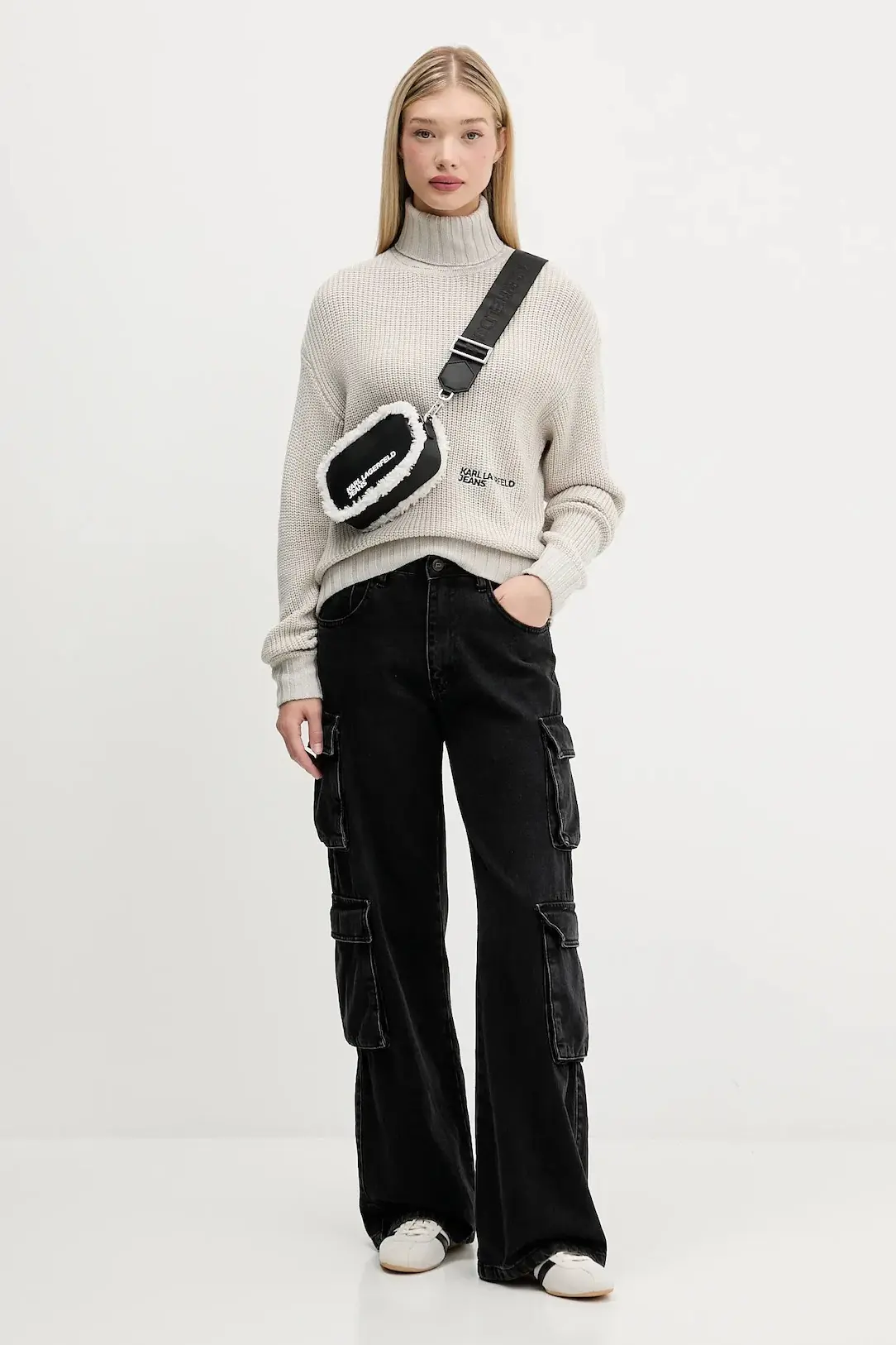 Свитер женский