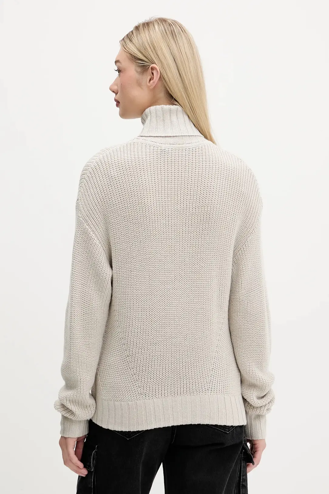 Свитер женский