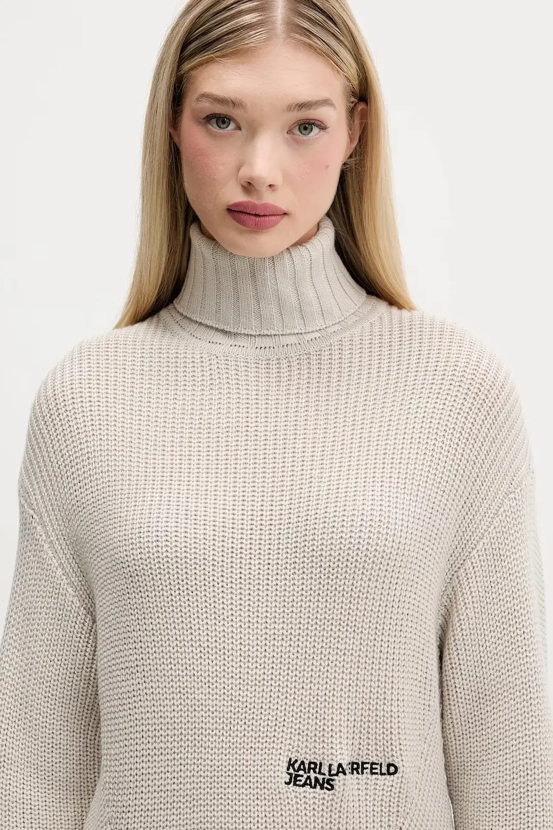 Свитер женский