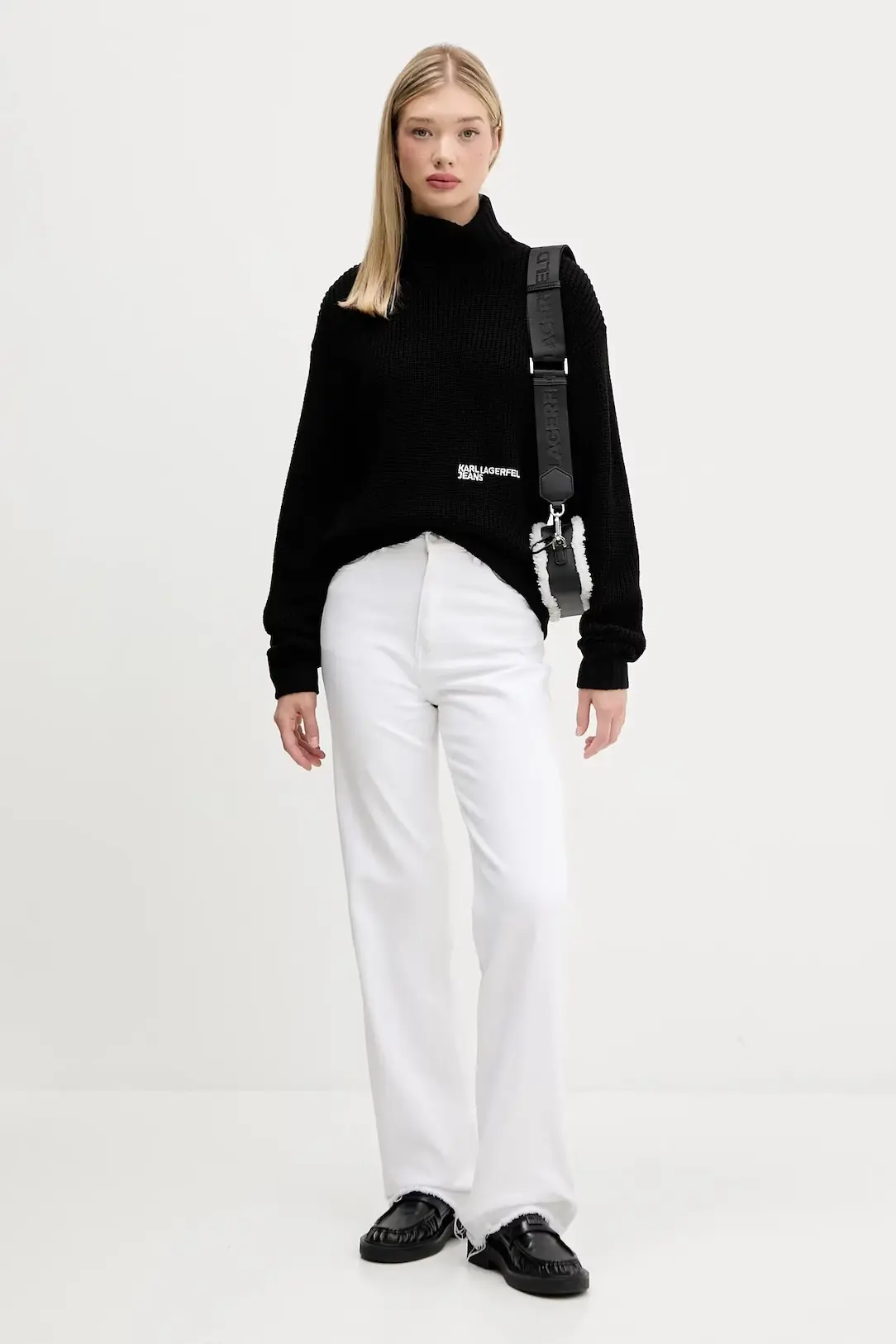 Свитер женский