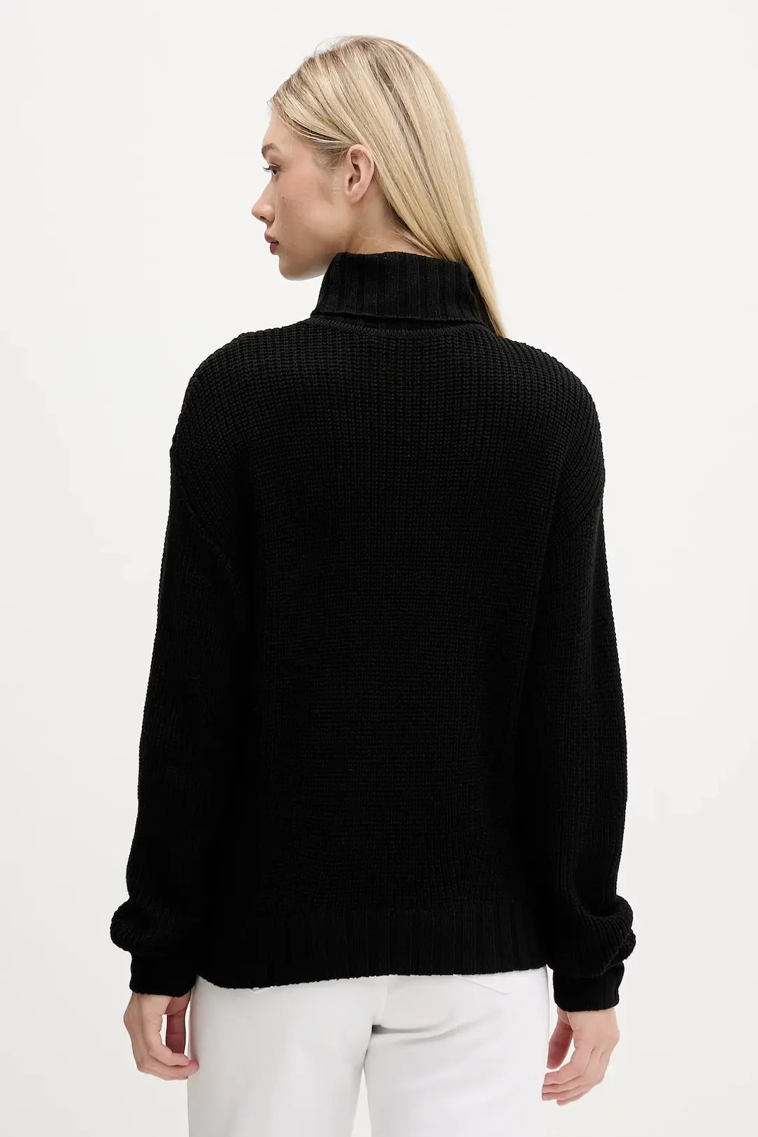 Свитер женский