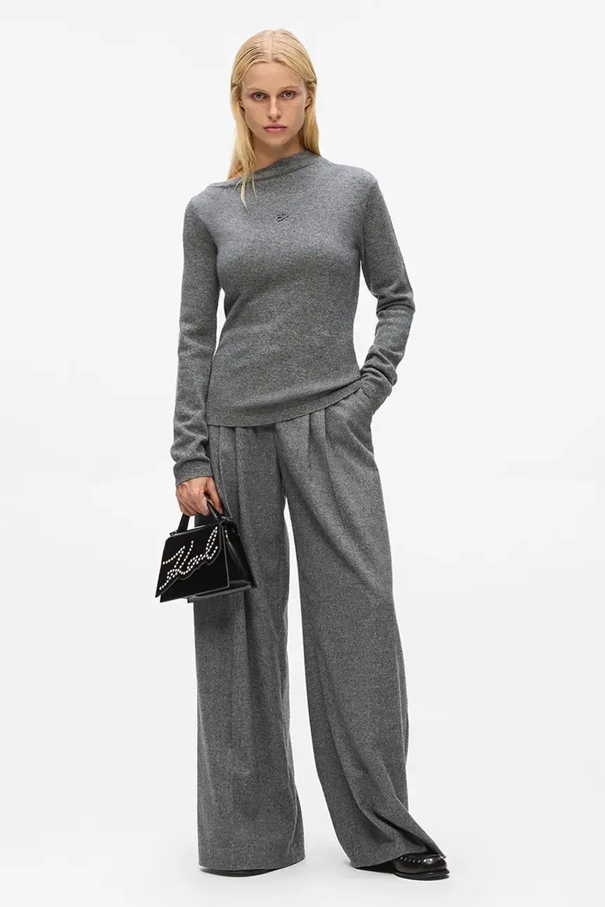 Свитер женский