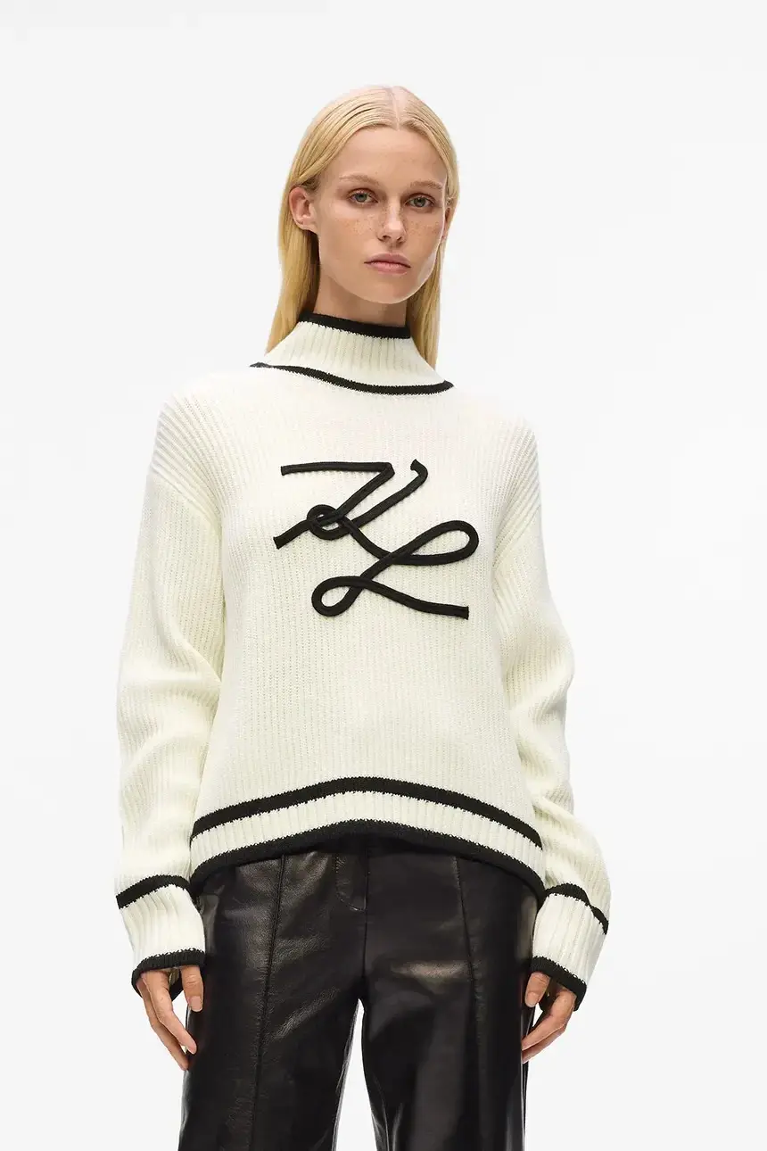 Свитер женский