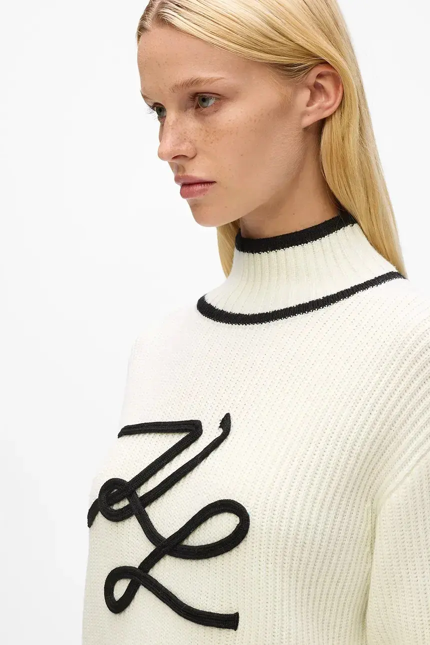 Свитер женский