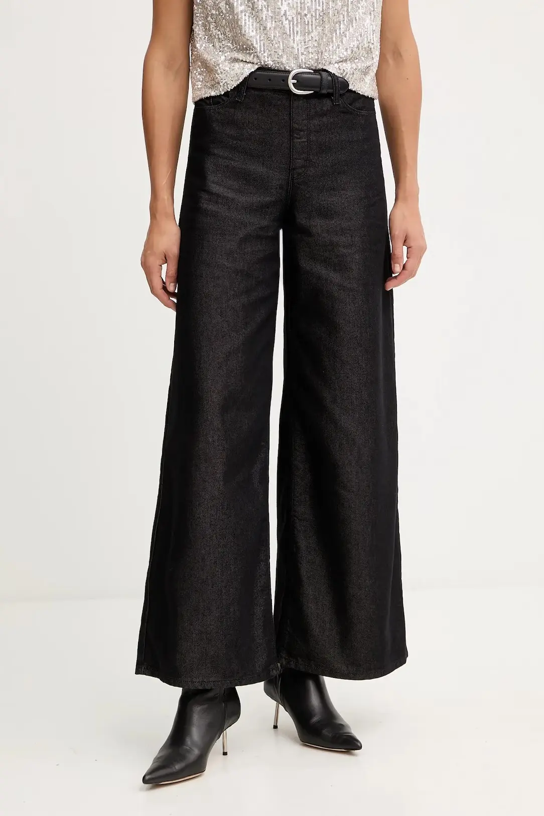 Джинсы широкие и клеш женские