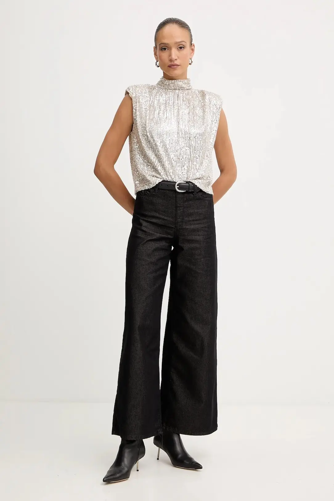 Джинсы широкие и клеш женские