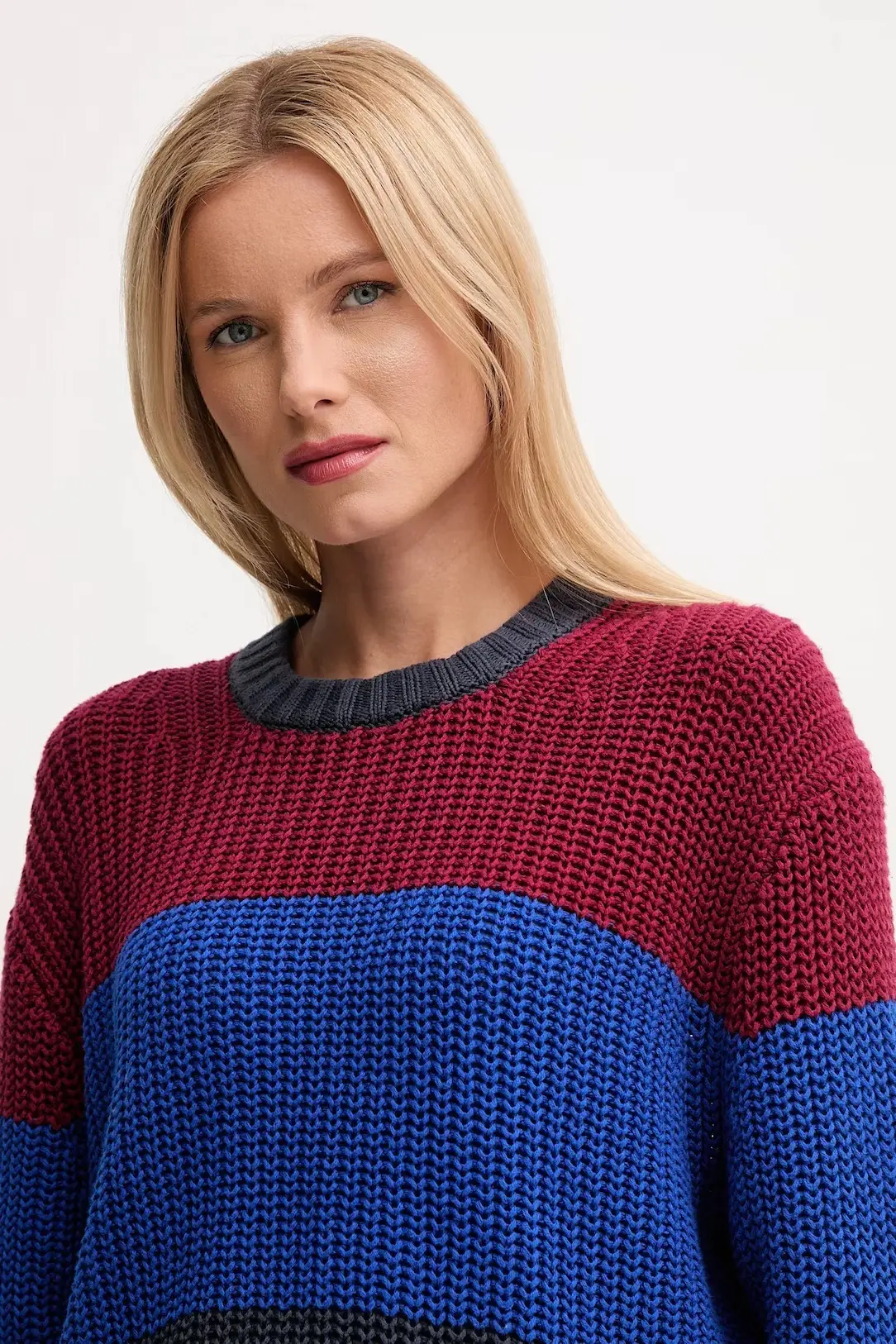 Свитер женский