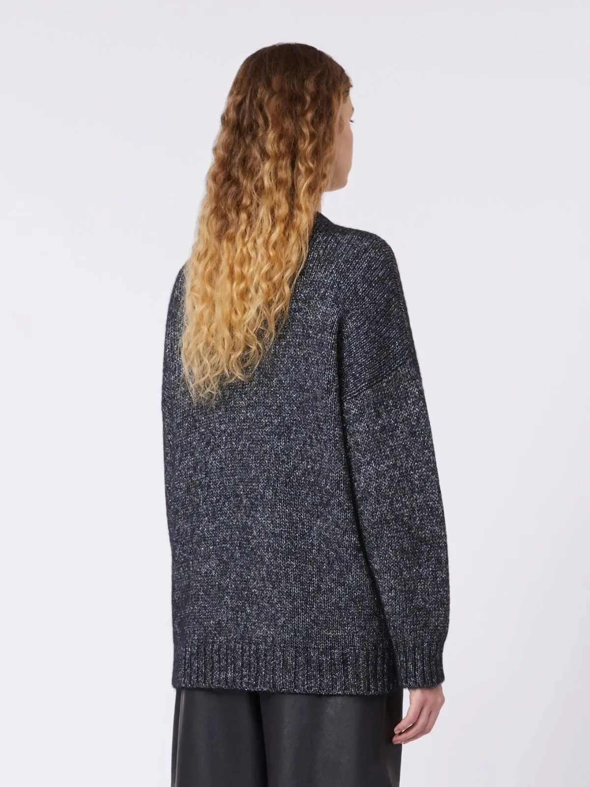 Свитер женский