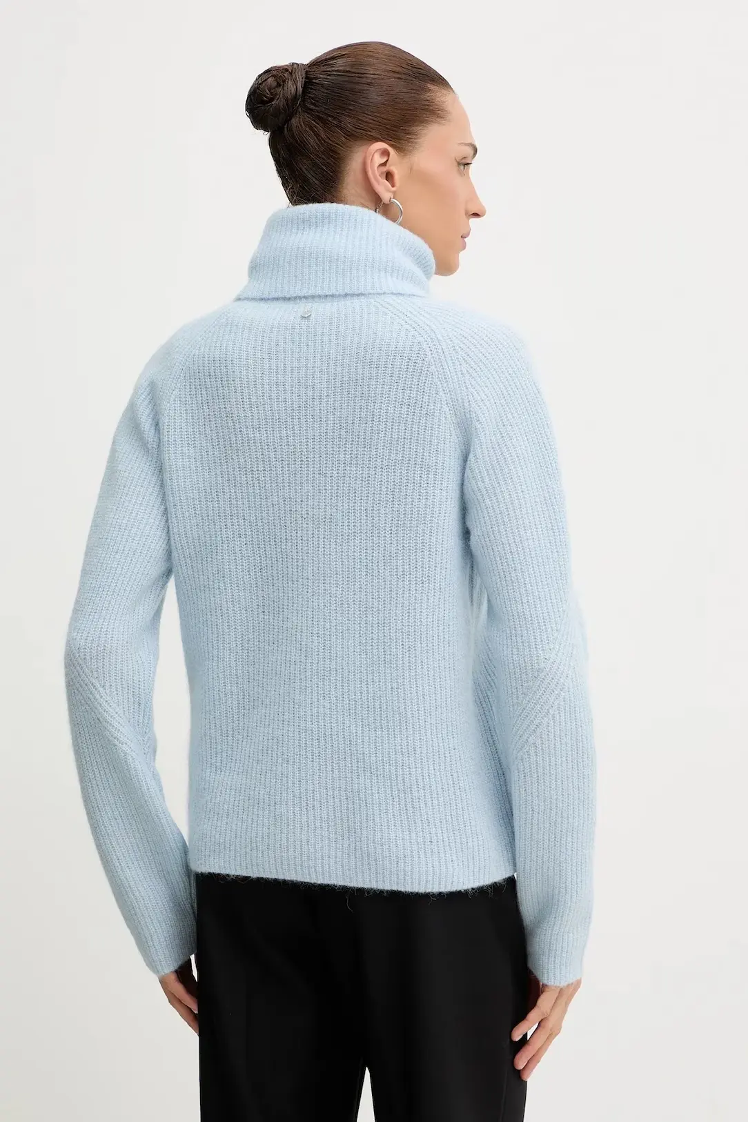 Свитер женский