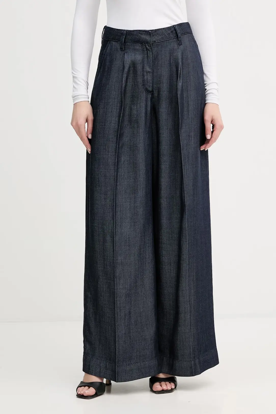 Джинсы широкие и клеш женские